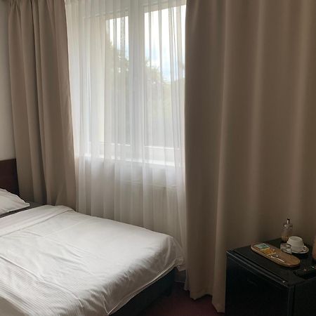 Hotel-Pension Kamyk Прага Экстерьер фото