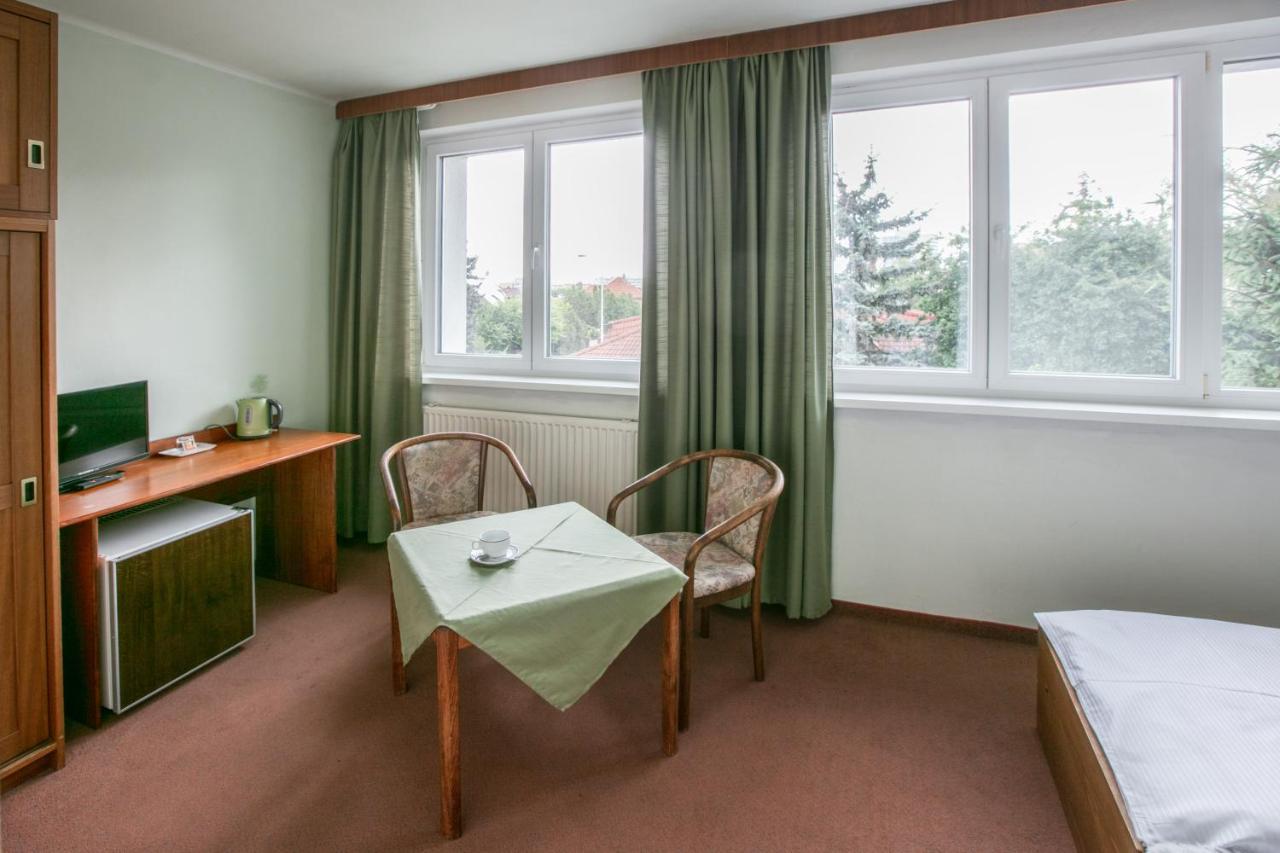 Hotel-Pension Kamyk Прага Экстерьер фото