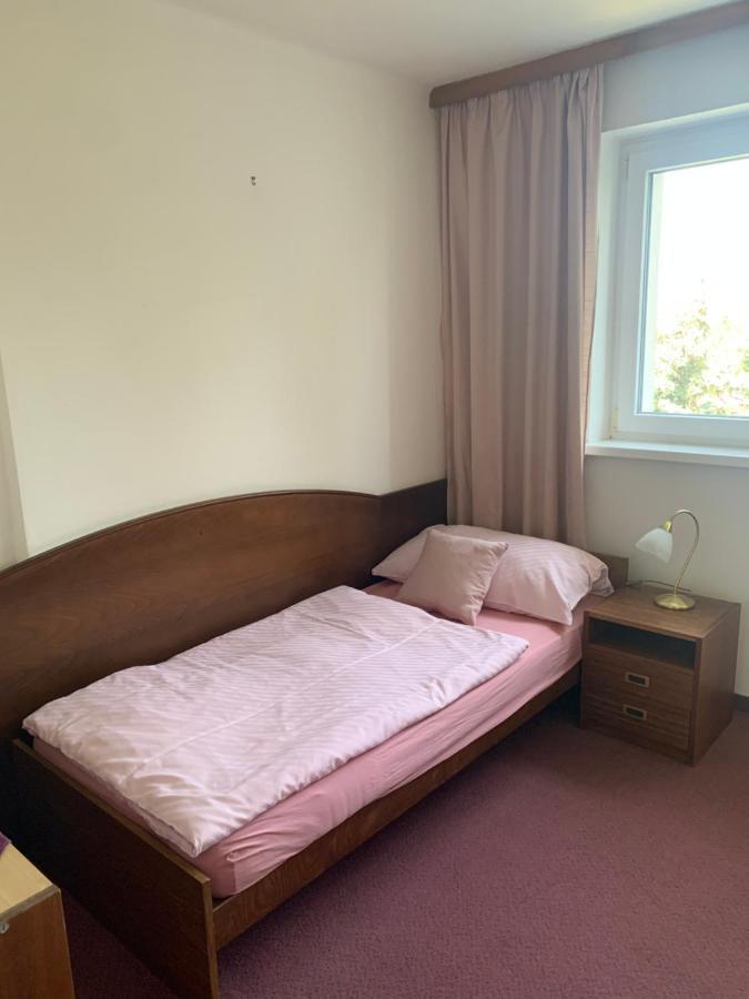 Hotel-Pension Kamyk Прага Экстерьер фото