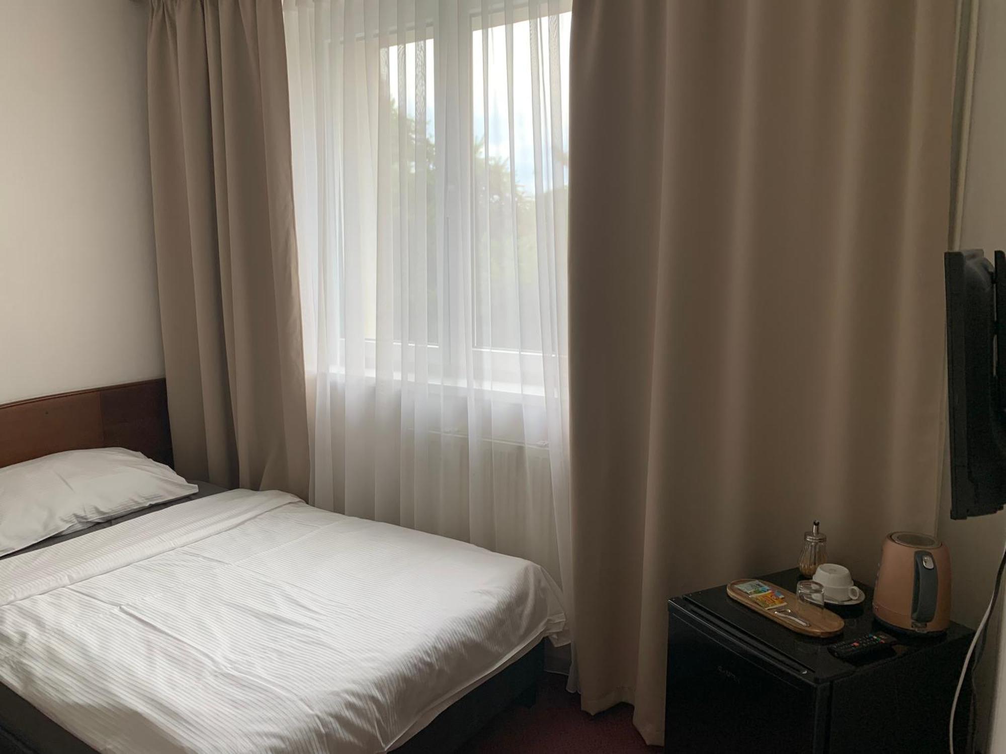 Hotel-Pension Kamyk Прага Экстерьер фото
