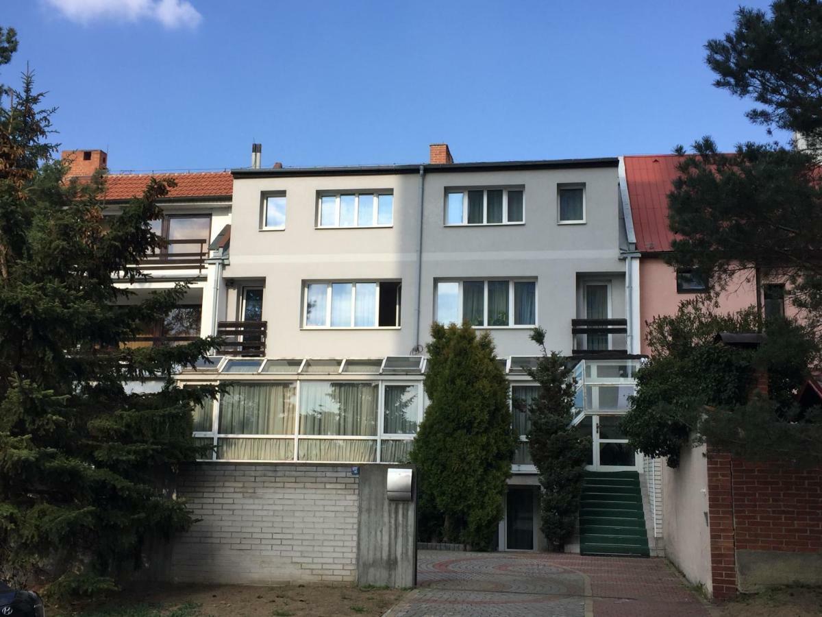 Hotel-Pension Kamyk Прага Экстерьер фото