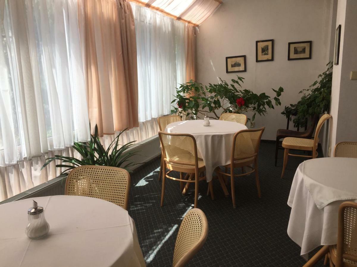 Hotel-Pension Kamyk Прага Экстерьер фото