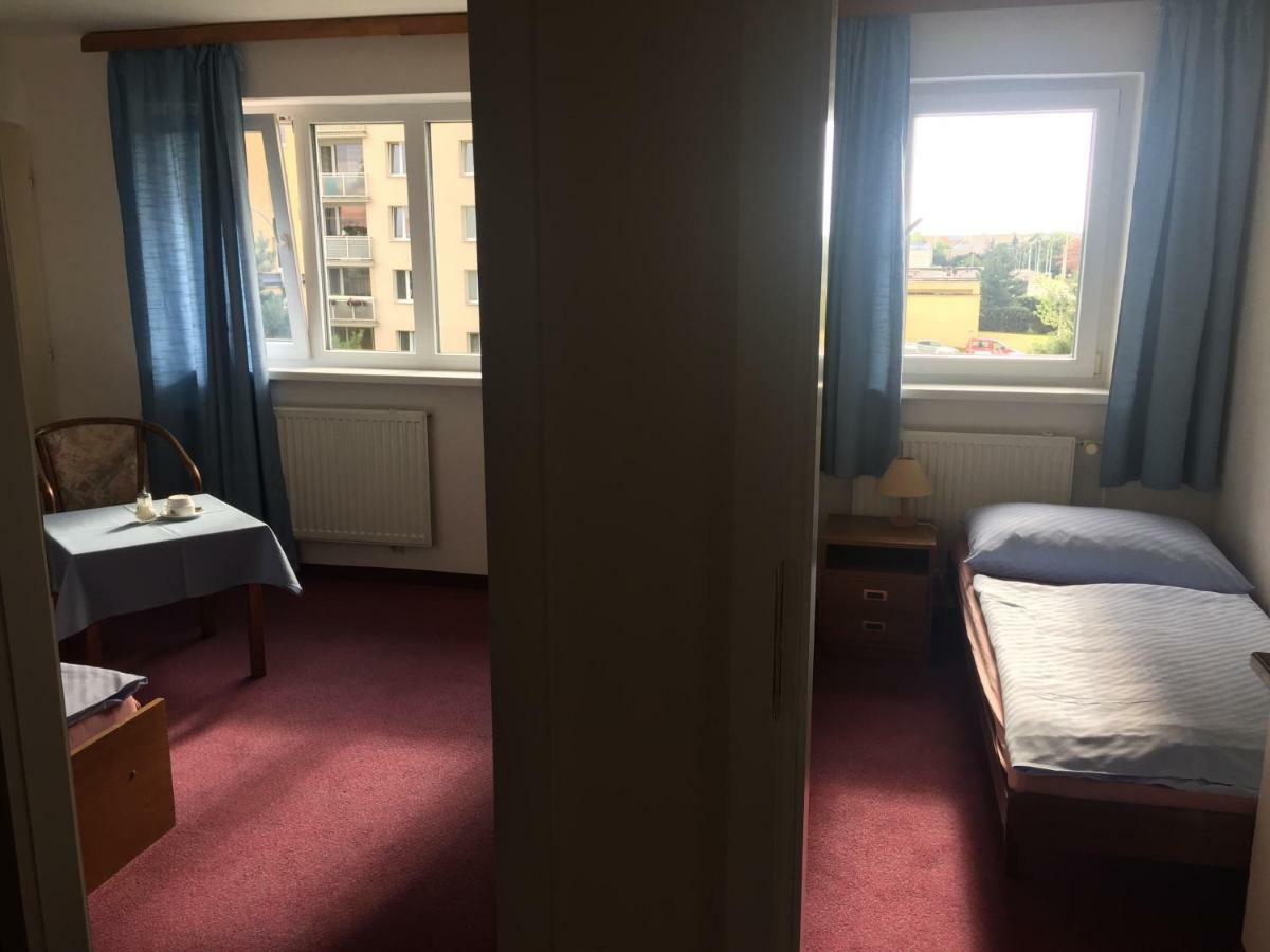 Hotel-Pension Kamyk Прага Экстерьер фото