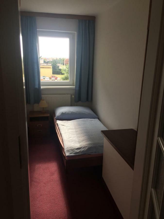 Hotel-Pension Kamyk Прага Экстерьер фото
